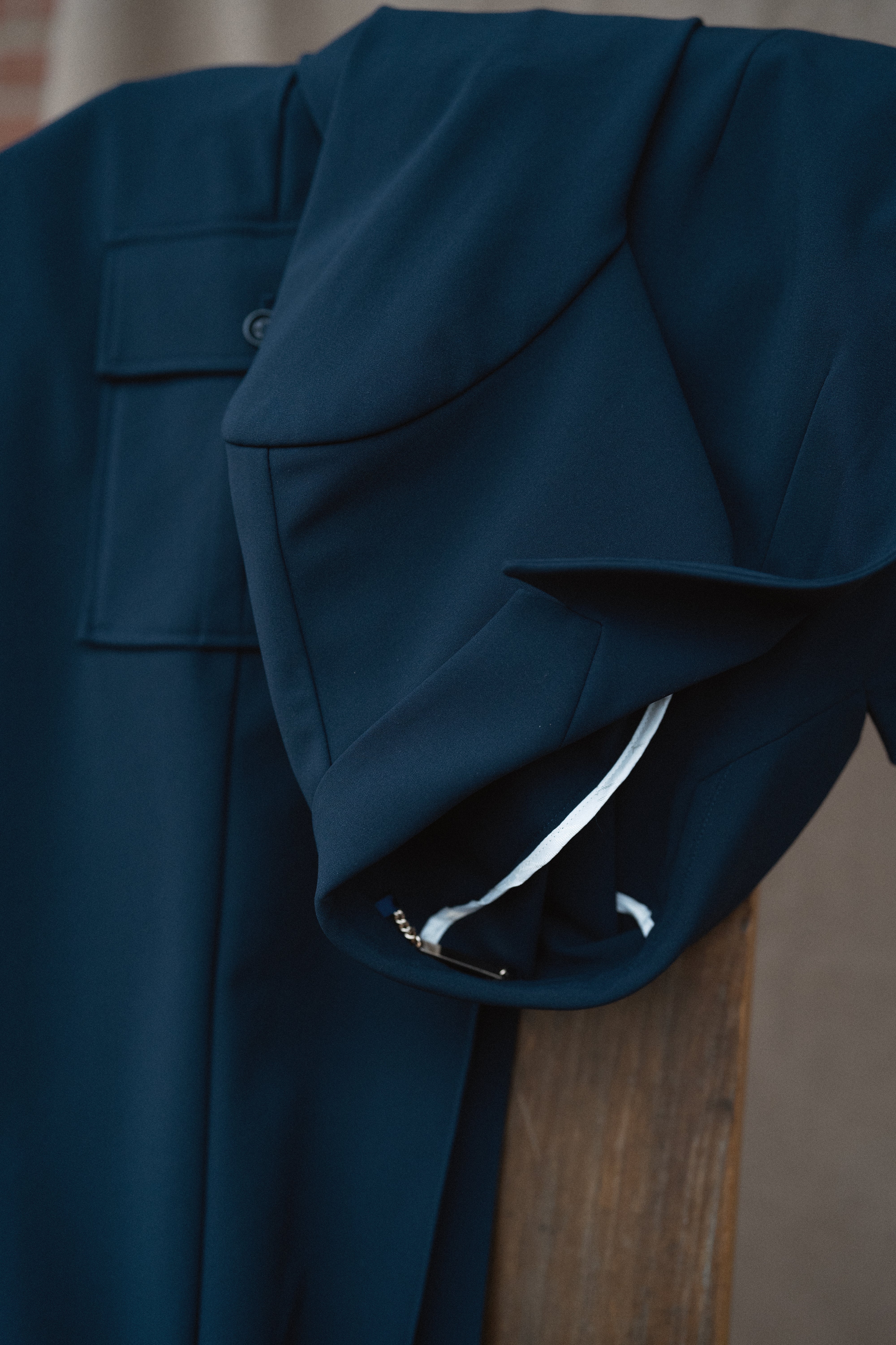 Modelshot / Salute Navy / Detail